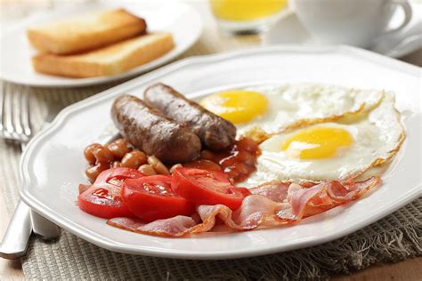  Full English Breakfast: Experience an explosion of savory flavors and fluffy textures in one iconic plate!