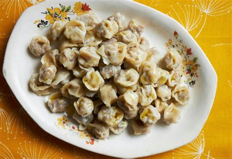  Pelmeni! ซาบซ่าด้วยความเผ็ดร้อนและหอมหวานจากเนื้อสัตว์ที่นุ่มละลาย